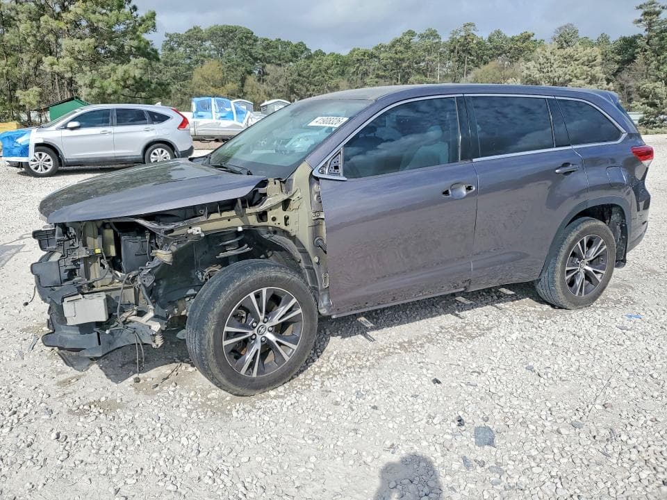 2017 TOYOTA HIGHLANDER LE
