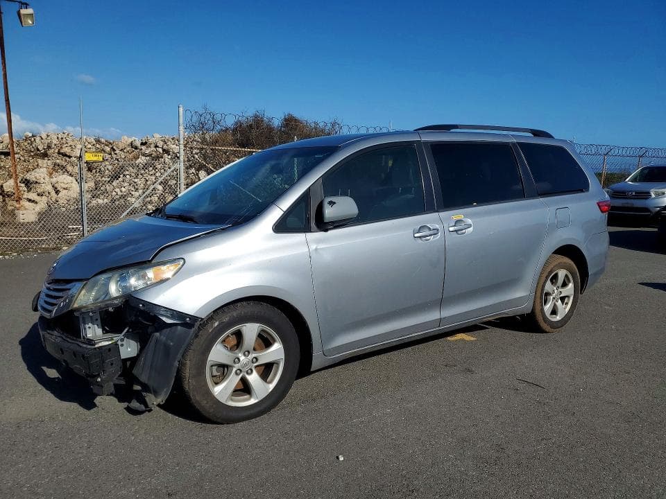 2017 TOYOTA SIENNA LE 8-PASSENGER