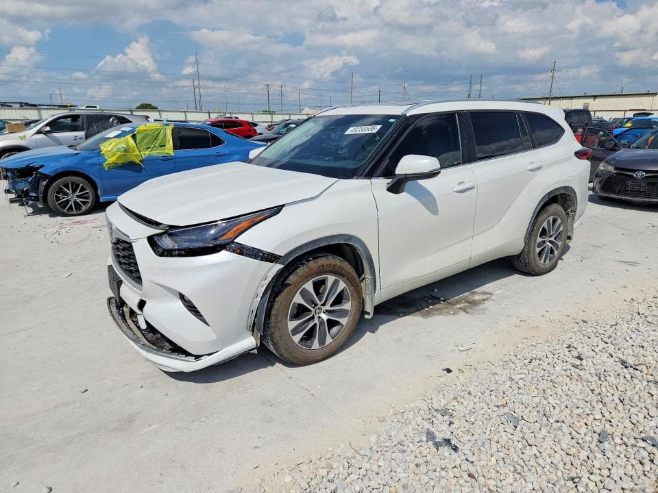 2023 TOYOTA HIGHLANDER XLE - 1