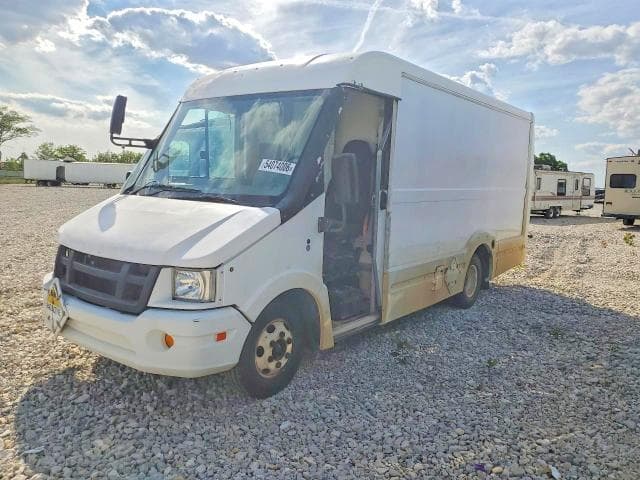 2017 ISUZU REACH DELIVERY VAN