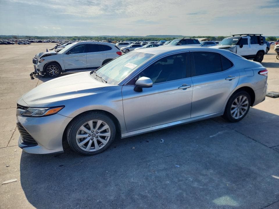 2018 TOYOTA CAMRY LE - 1