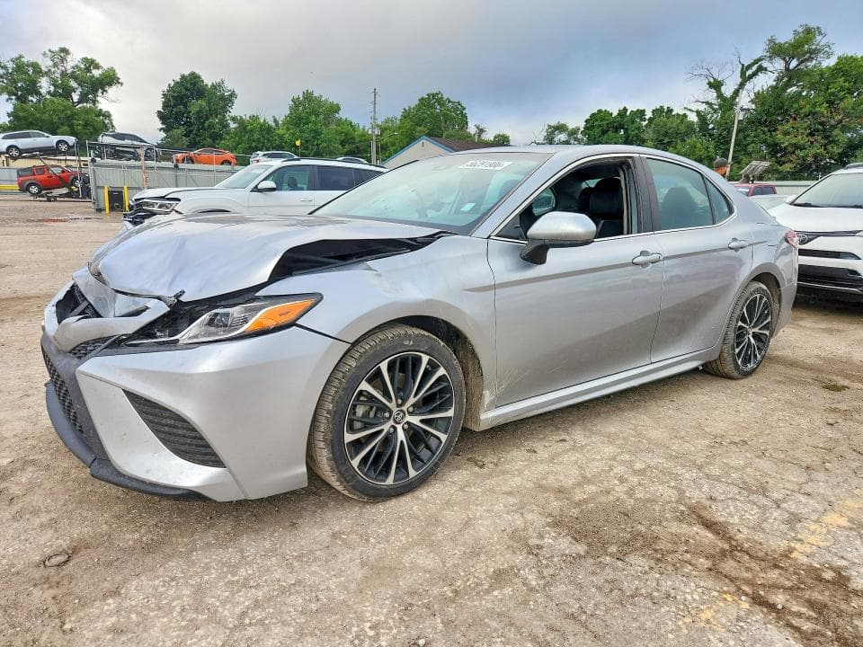 2019 TOYOTA CAMRY SE - 1