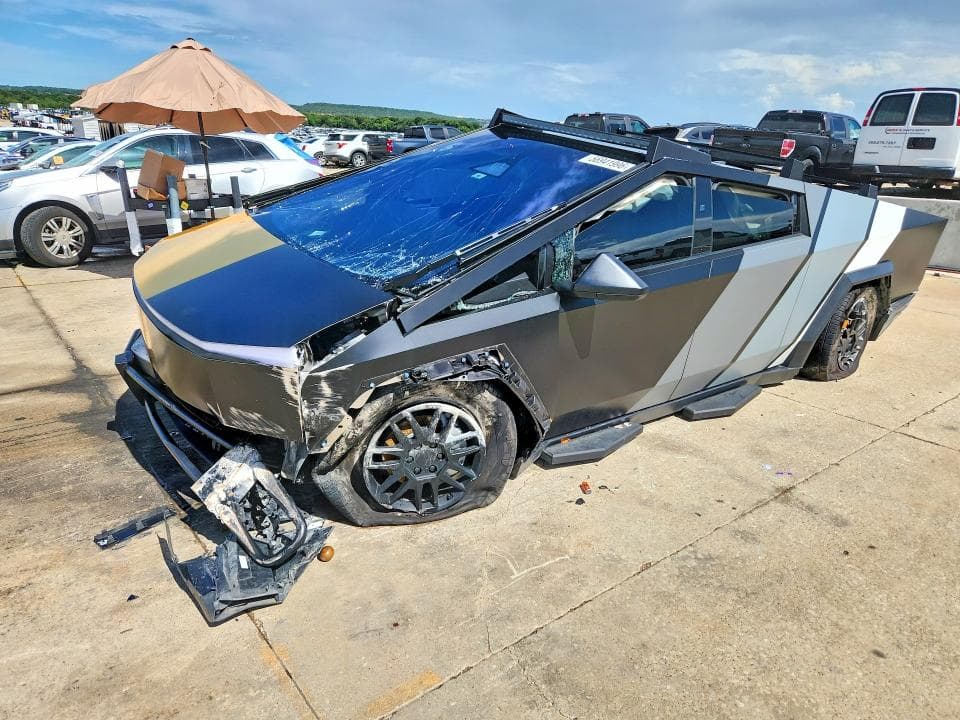 2025 TESLA CYBERTRUCK - 1