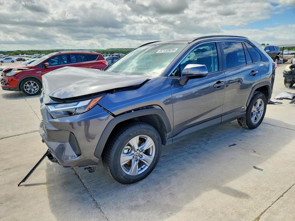 2022 TOYOTA RAV4 XLE - 1