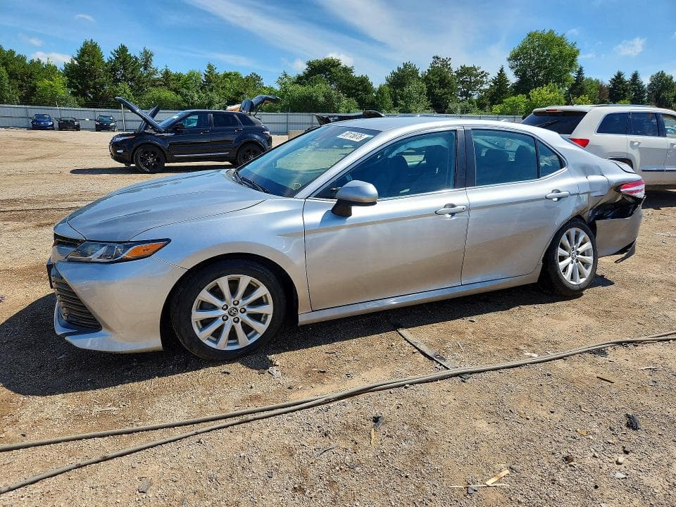 2019 TOYOTA CAMRY LE - 1