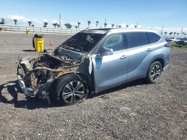 2021 TOYOTA HIGHLANDER XLE - 1