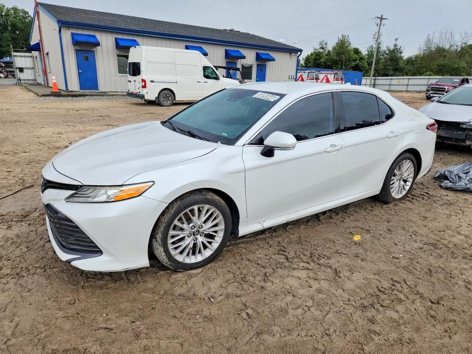 2019 TOYOTA CAMRY XLE - 1