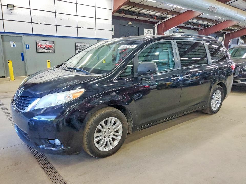 2017 TOYOTA SIENNA XLE 8-PASSENGER XLE 8-PASSENGER - 1
