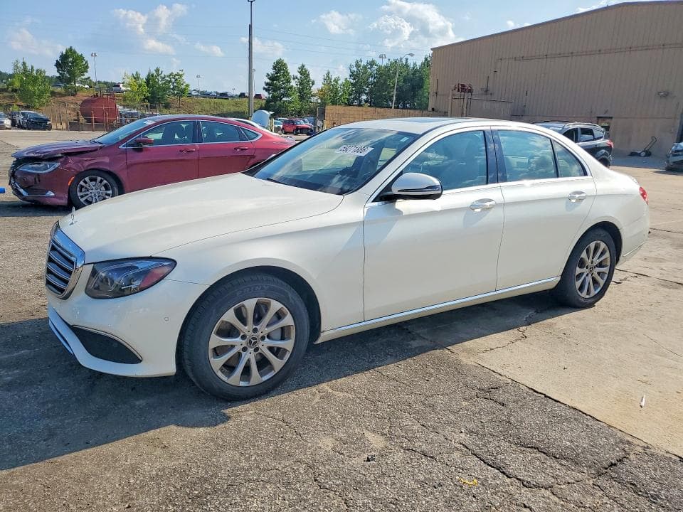 2017 MERCEDES-BENZ E 300 - 1