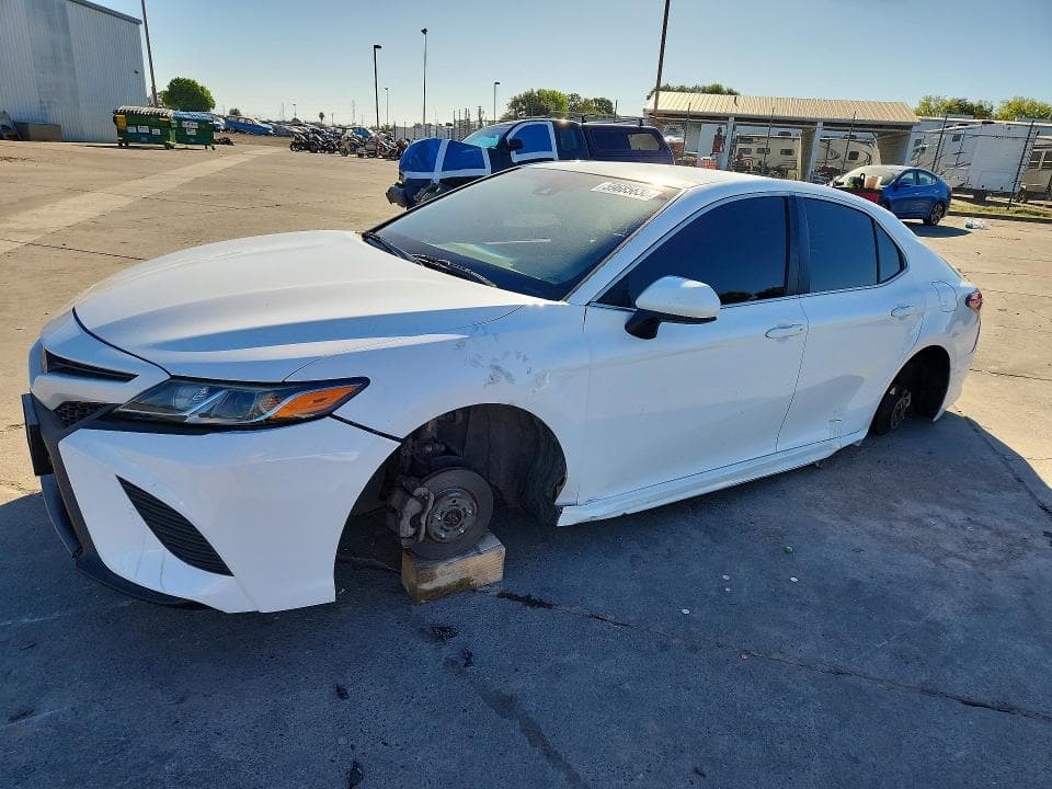 2018 TOYOTA CAMRY SE - 1