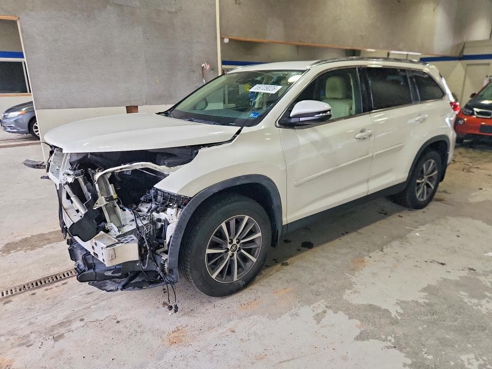 2019 TOYOTA HIGHLANDER XLE - 1
