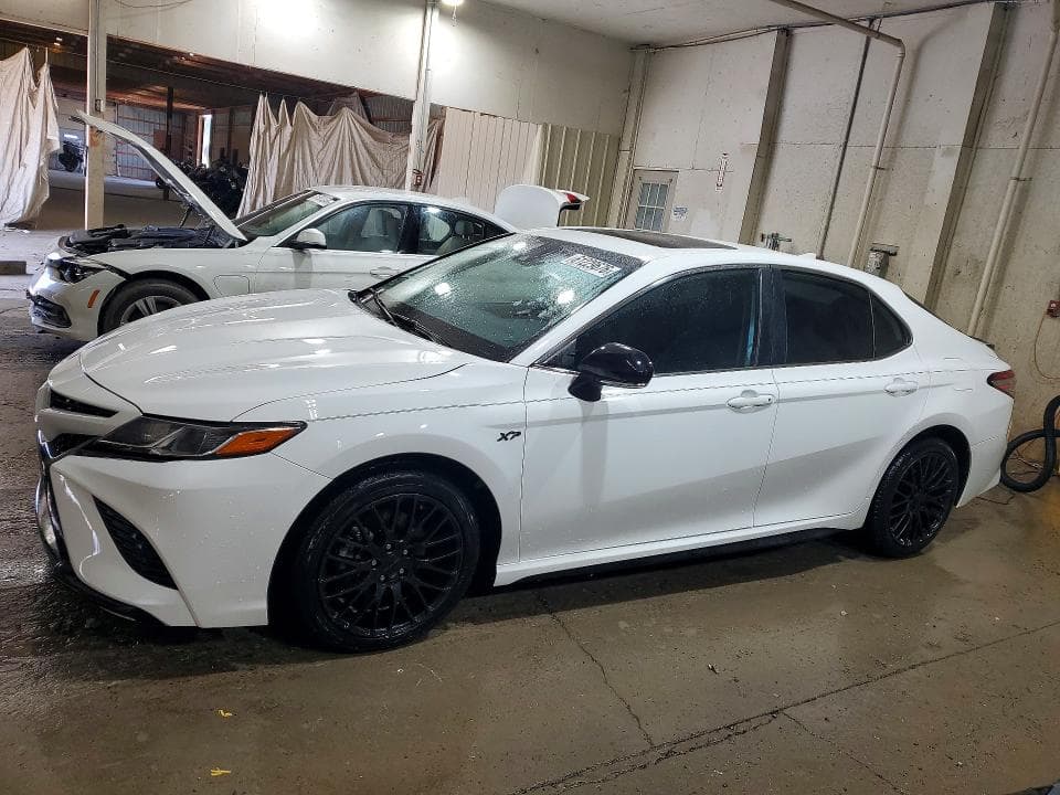 2019 TOYOTA CAMRY SE - 1