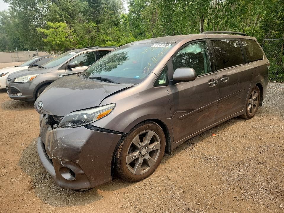 2017 TOYOTA SIENNA SE