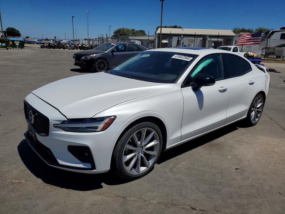 2021 VOLVO S60 T5 MOMENTUM - 1