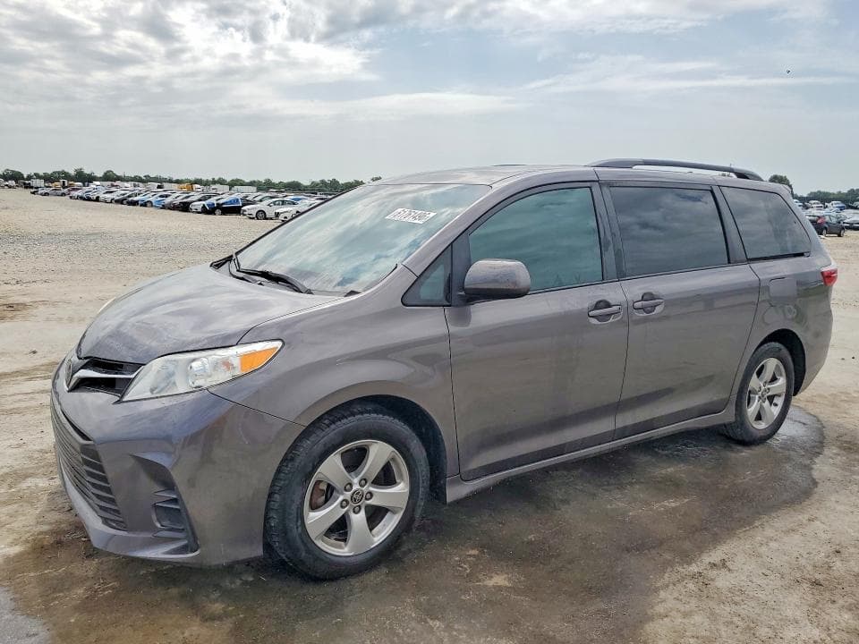 2018 TOYOTA SIENNA LE - 1