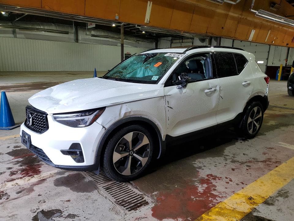 2026 VOLVO XC40 PLUS - 1