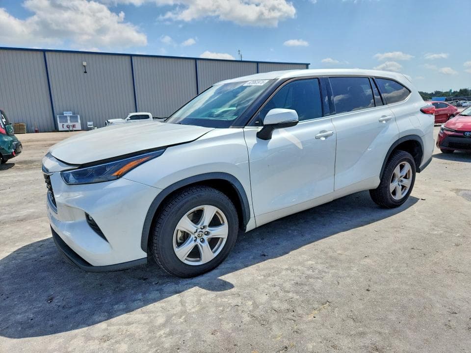 2022 TOYOTA HIGHLANDER LE - 1