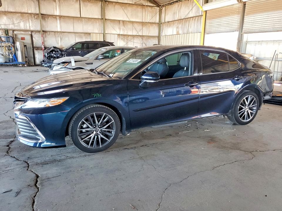 2021 TOYOTA CAMRY XLE