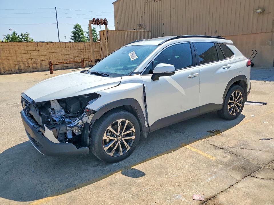 2024 TOYOTA COROLLA CROSS XLE - 1
