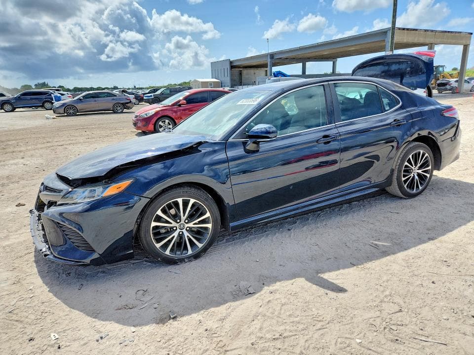 2019 TOYOTA CAMRY SE - 1