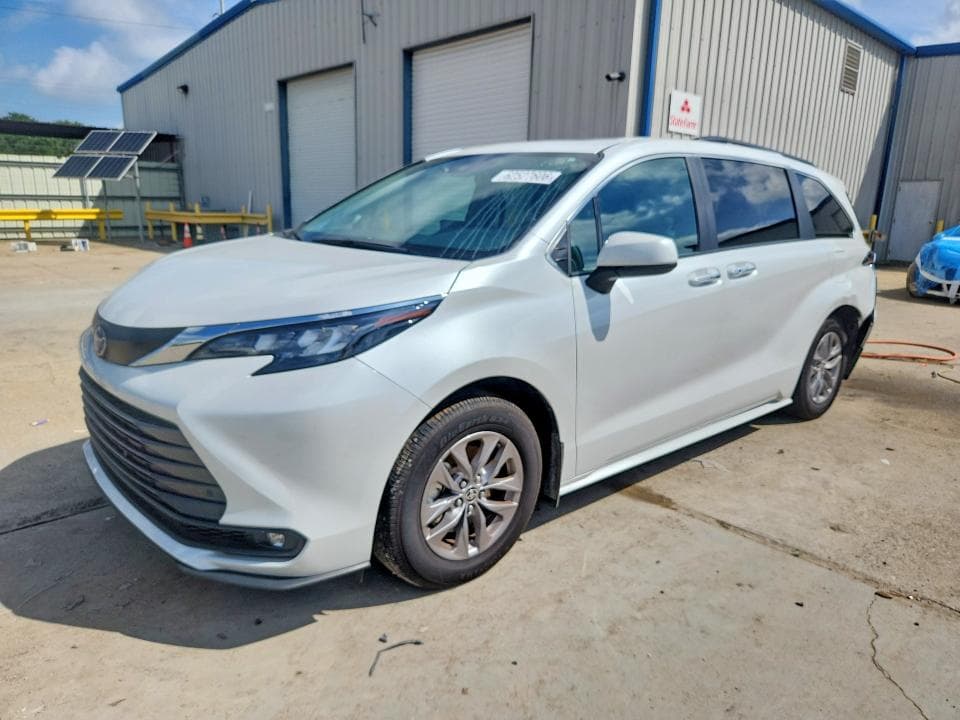 2025 TOYOTA SIENNA XLE 8-PASSENGER - 1