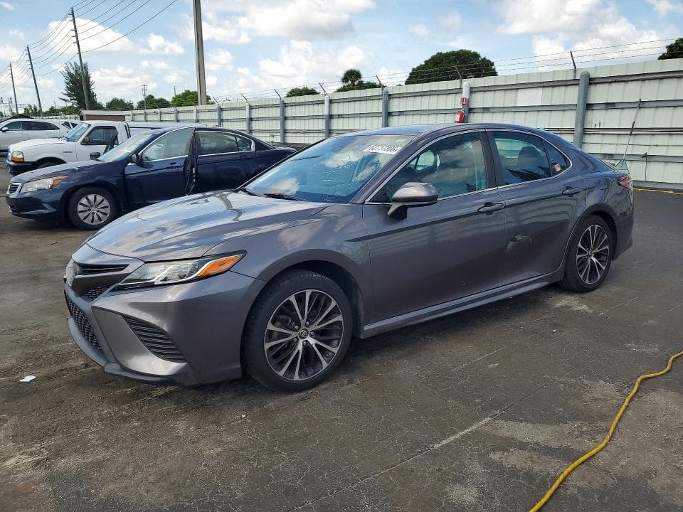 2019 TOYOTA CAMRY SE - 1