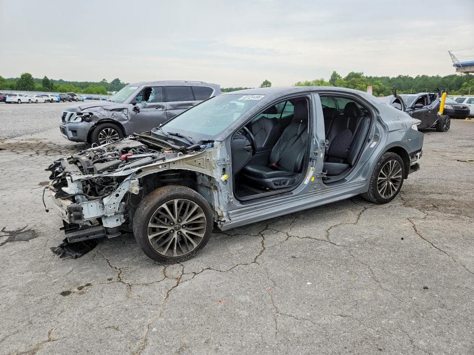 2018 TOYOTA CAMRY SE - 1