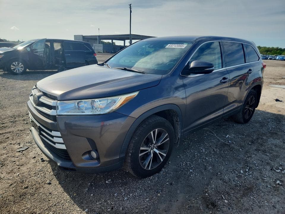 2017 TOYOTA HIGHLANDER LE PLUS - 1