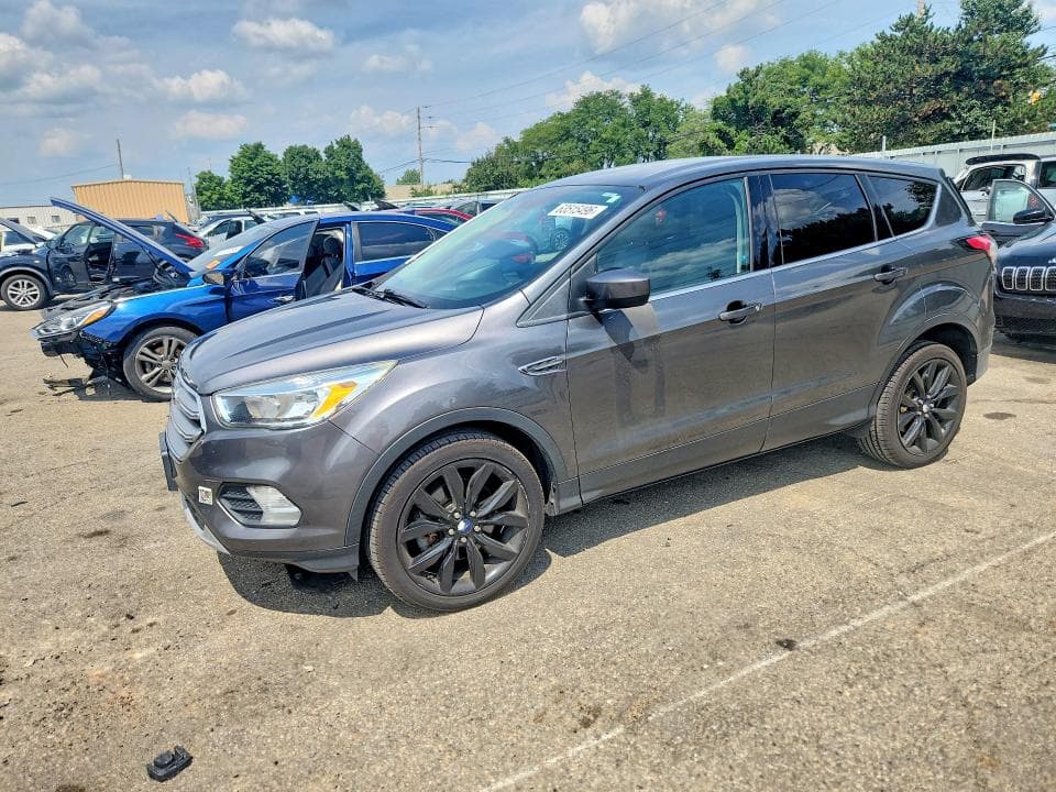 2017 FORD ESCAPE SE - 1