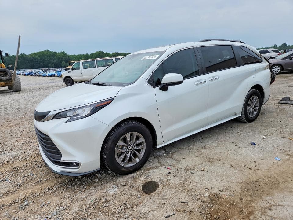2022 TOYOTA SIENNA XLE - 1