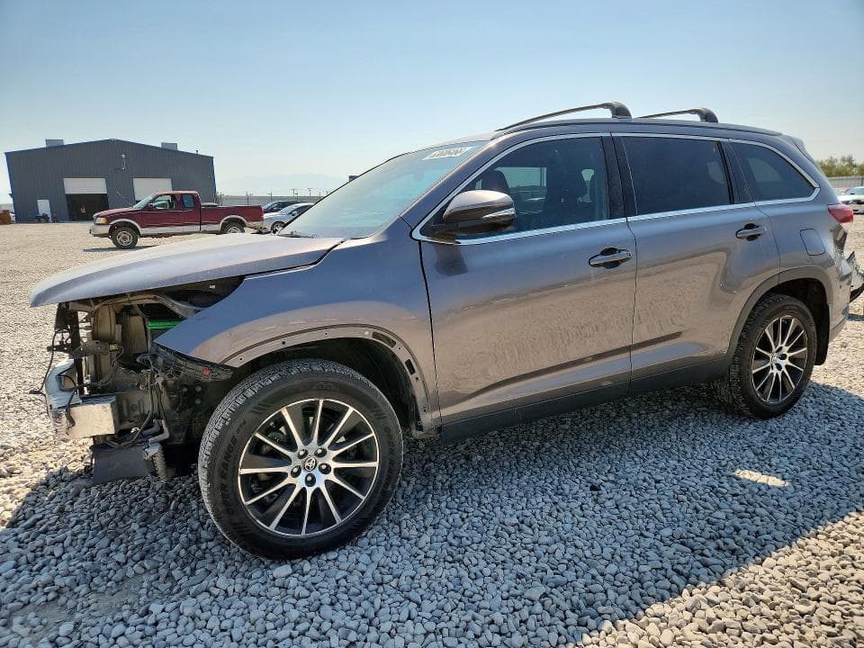 2019 TOYOTA HIGHLANDER SE - 1