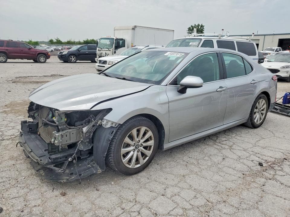 2019 TOYOTA CAMRY LE - 1