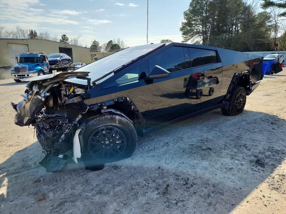 2025 TESLA CYBERTRUCK - 1