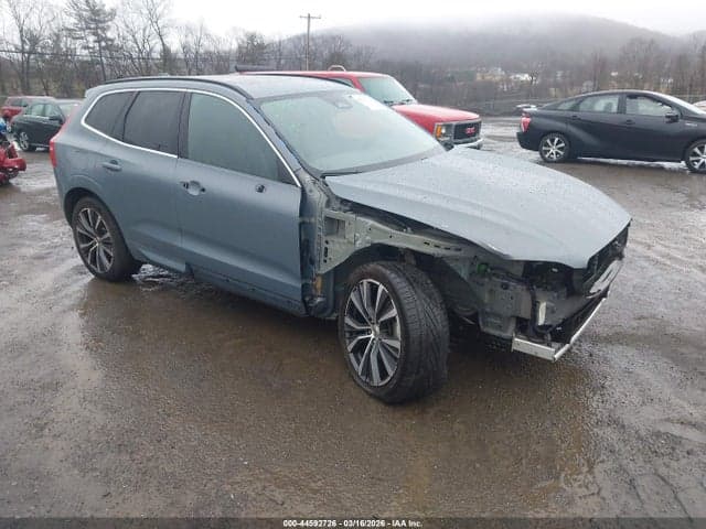 2022 VOLVO XC60 B5 MOMENTUM