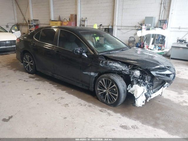 2018 TOYOTA CAMRY SE - 1