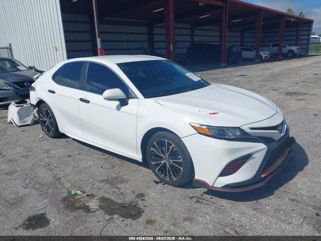 2018 TOYOTA CAMRY SE - 1