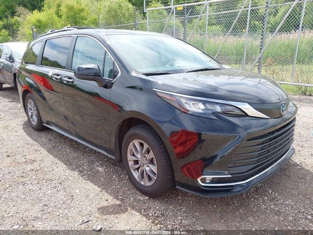 2024 TOYOTA SIENNA XLE - 1