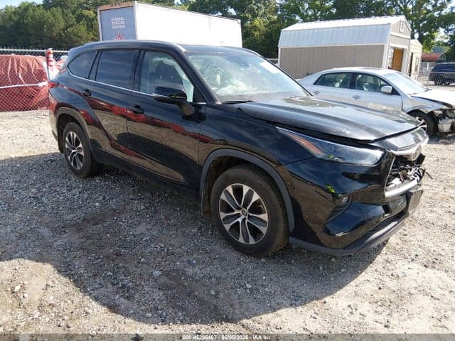 2022 TOYOTA HIGHLANDER XLE - 1