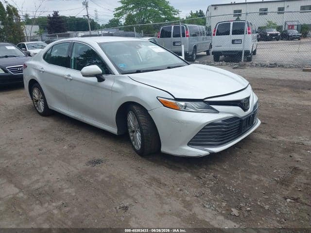 2020 TOYOTA CAMRY XLE - 1