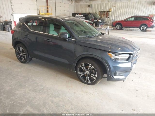 2022 VOLVO XC40 T5 - 1