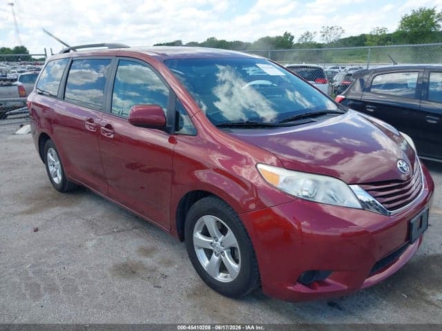 2017 TOYOTA SIENNA LE 8 PASSENGER - 1