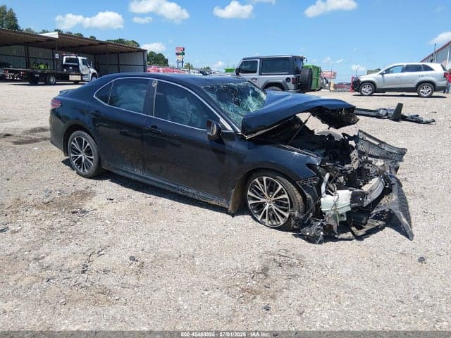 2018 TOYOTA CAMRY SE - 1