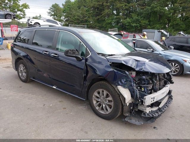 2022 TOYOTA SIENNA XLE - 1