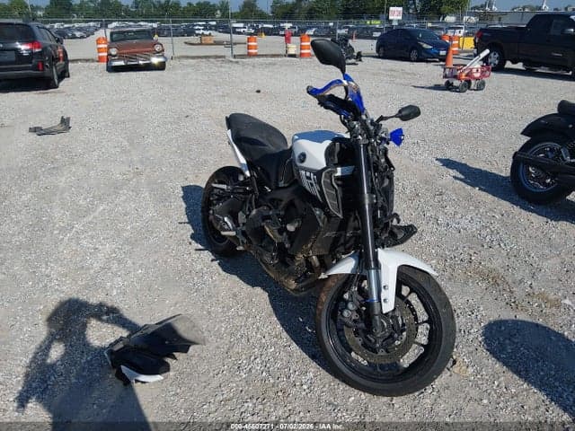 2017 YAMAHA FZ09 - 1
