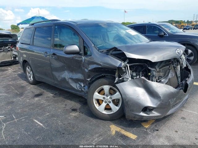 2017 TOYOTA SIENNA LE 8 PASSENGER - 1