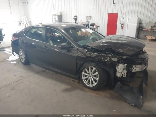 2018 TOYOTA CAMRY LE - 1