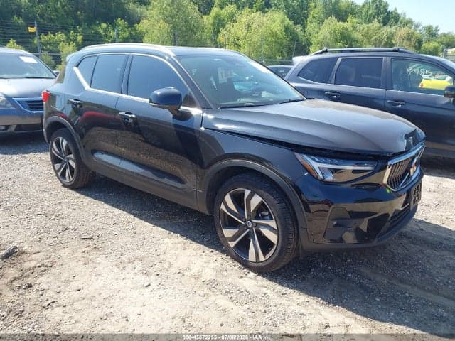 2023 VOLVO XC40 B5 PLUS BRIGHT THEME - 1