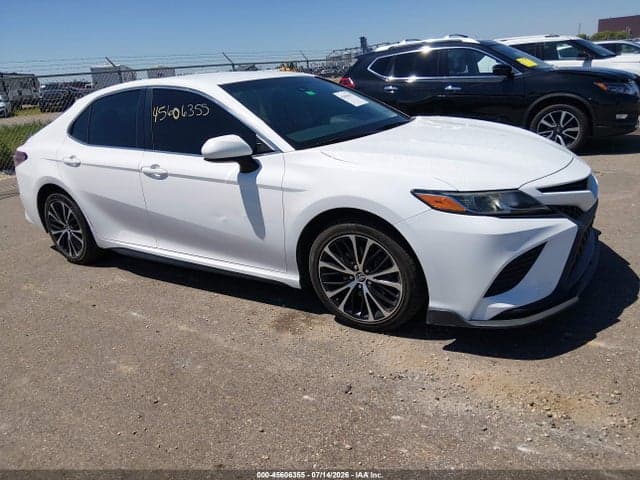 2018 TOYOTA CAMRY SE - 1