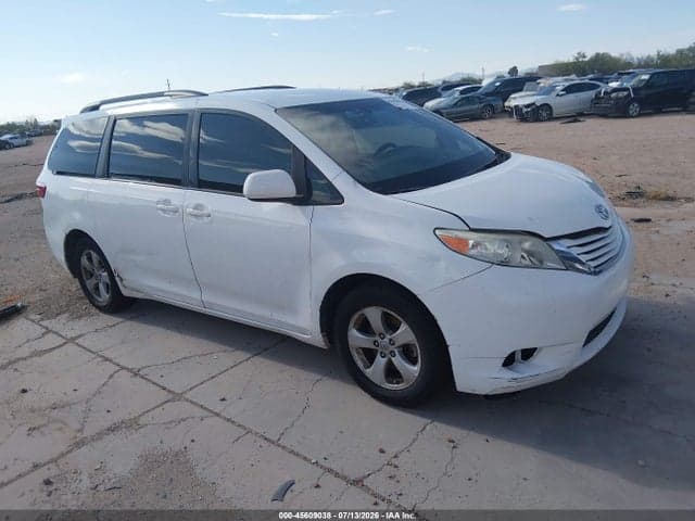 2017 TOYOTA SIENNA LE 8 PASSENGER