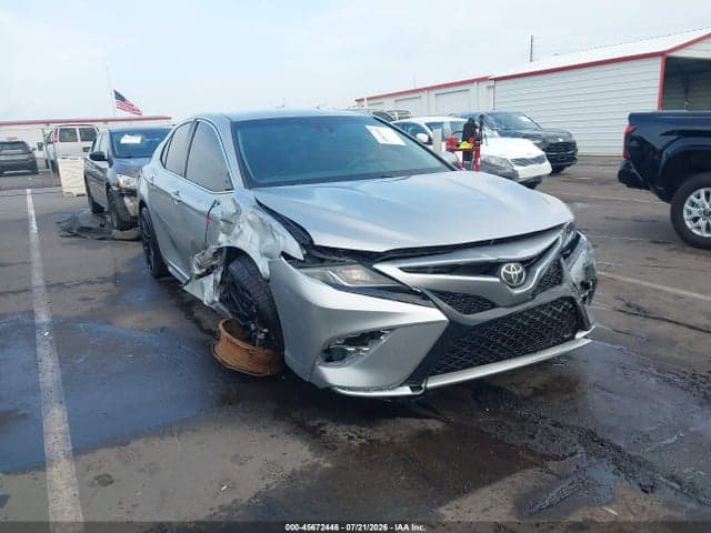 2018 TOYOTA CAMRY SE - 1